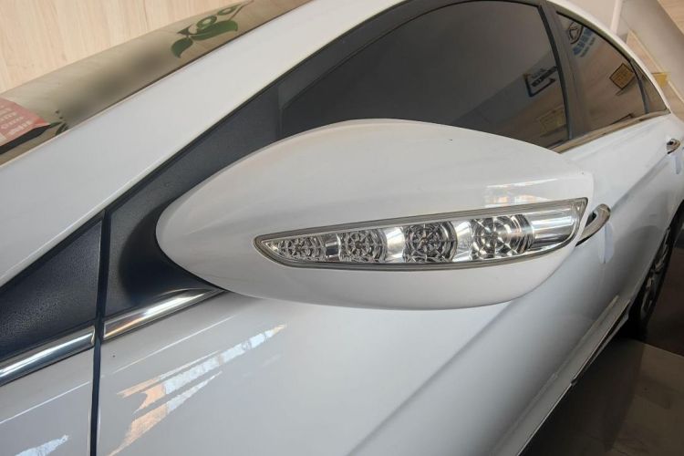 现代 索纳塔 2015款 经典 2.0L 自动豪华版车身外观6005