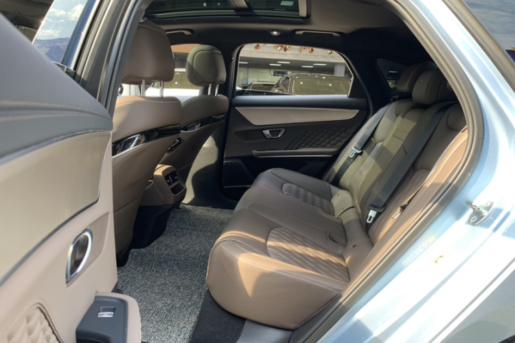 比亚迪 汉 2023款 DM-i 冠军版 121KM 尊贵型中控内饰7002