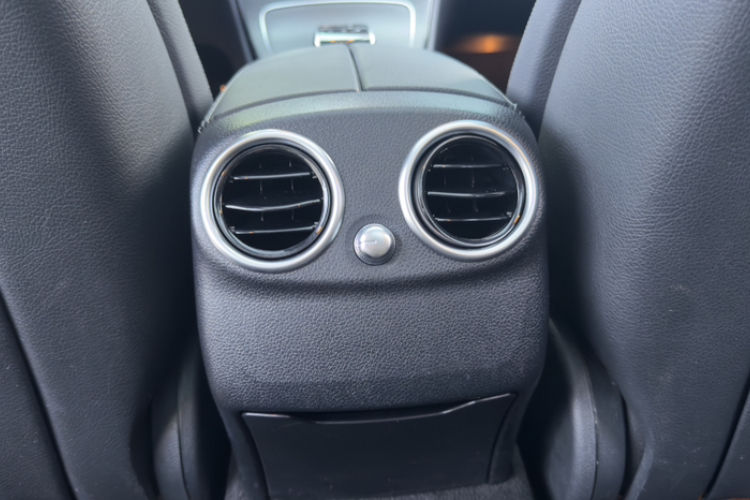 奔驰C级 2016款 C 200 L 运动型中控内饰7003