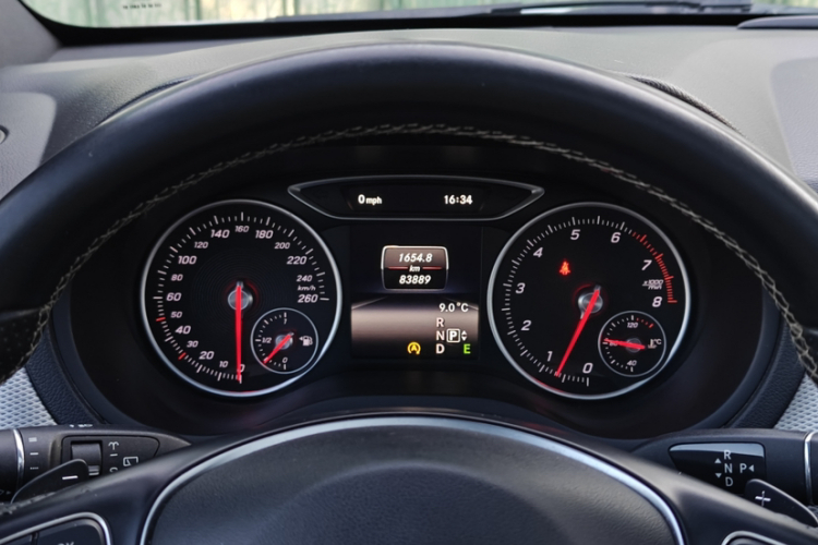 奔驰B级 2015款 B 200 时尚型中控内饰15