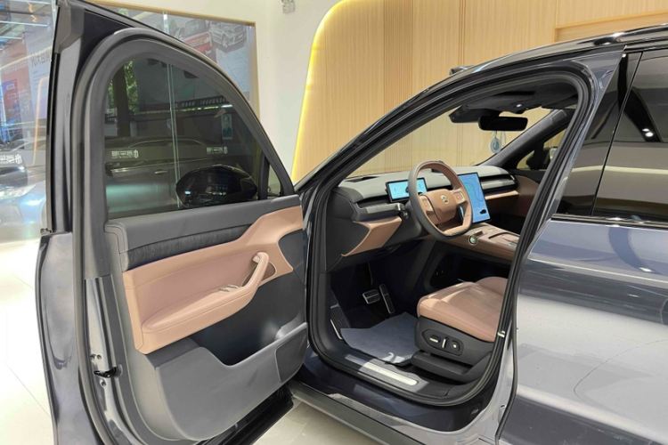 蔚来ES8 2024款 75kWh中控内饰7008