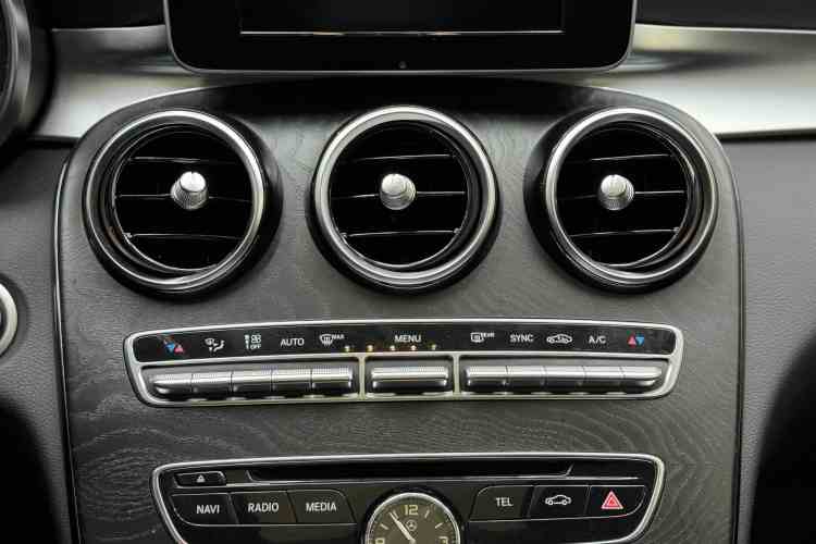 奔驰C级 2018款 C 200 L 运动版中控内饰7007