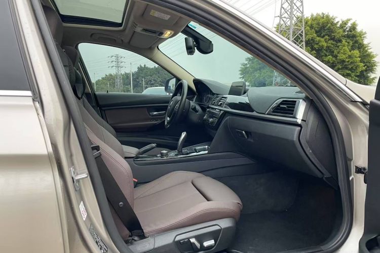 宝马3系 2018款 320Li 时尚型中控内饰7010