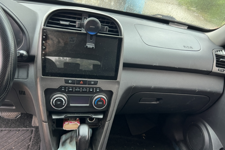 奇瑞 瑞虎3 2015款 1.6L CVT智尚纪念版中控内饰7002