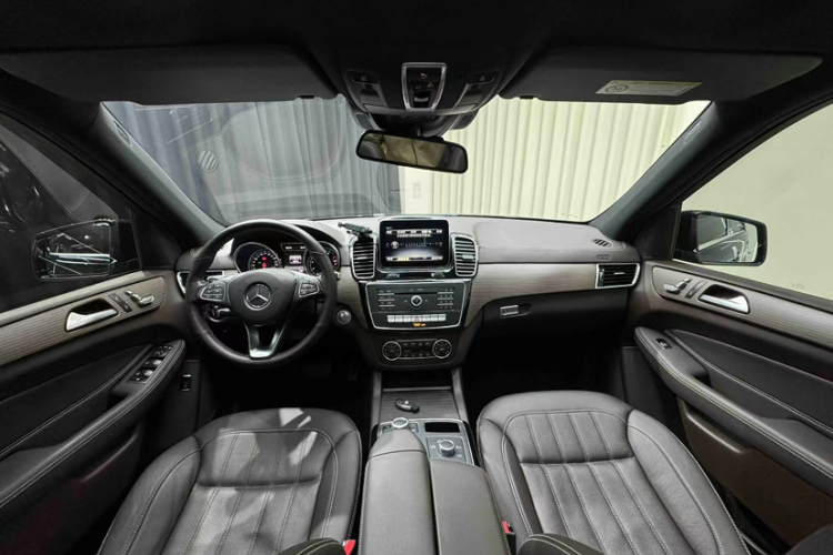 奔驰GLE 2019款 GLE 320 4MATIC 动感型臻藏版中控内饰7002