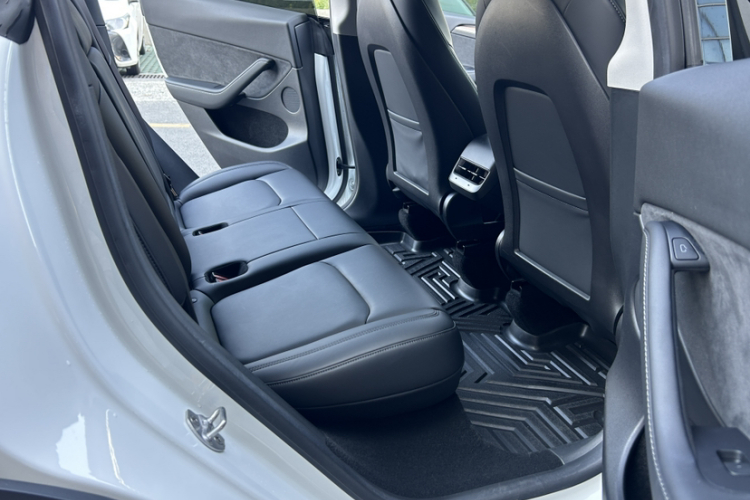 特斯拉 Model Y 2022款 后轮驱动版中控内饰7001