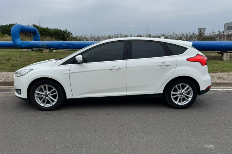 福特 福克斯 2018款 两厢经典 EcoBoost 180 自动精英型车身外观6009