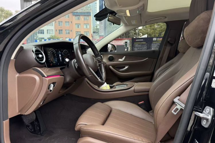 奔驰E级 2023款 改款 E 260 L中控内饰7002