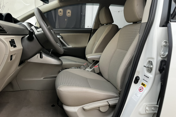 丰田 逸致 2015款 180E CVT跨界版局部细节19