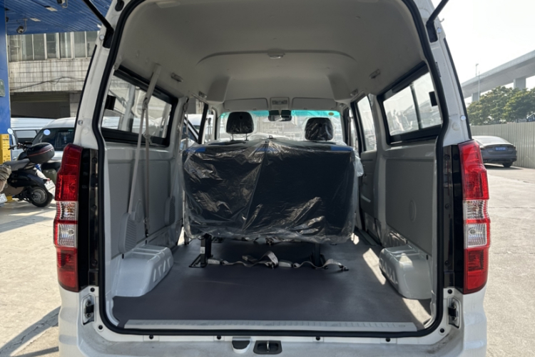 SRM鑫源 好运 2025款 标准型 宁德38.64kWh 270KM 6座中控内饰7004