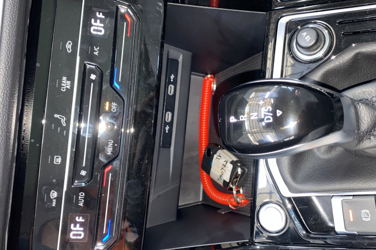 大众 探岳 2025款 众享款 300TSI中控内饰7004