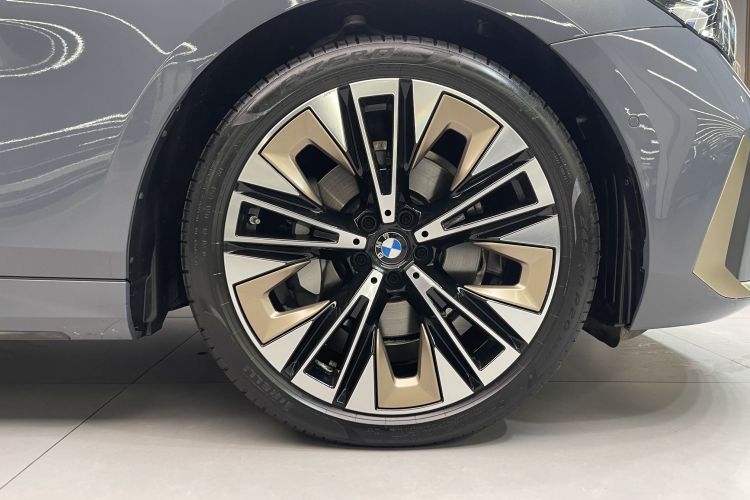 宝马5系 2024款 530Li 尊享型 豪华套装车身外观6008