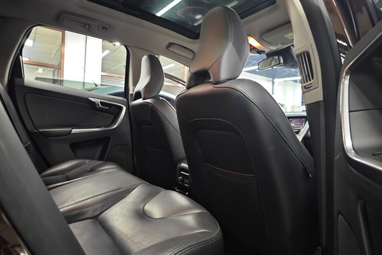 沃尔沃XC60 2017款 T5 AWD 智进升级版中控内饰7012