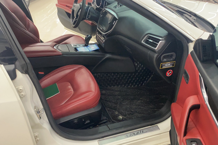 玛莎拉蒂 Ghibli 2014款 3.0T 标准版中控内饰7004