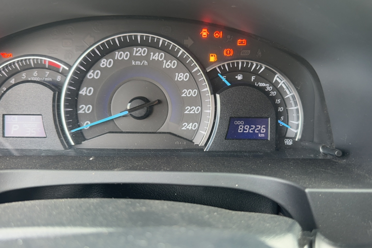 丰田 凯美瑞 2016款 2.0E 十周年纪念精英版中控内饰15