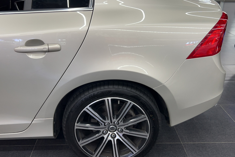 沃尔沃S60 2019款 S60L 改款 T5 智驭菁英版车身外观6003