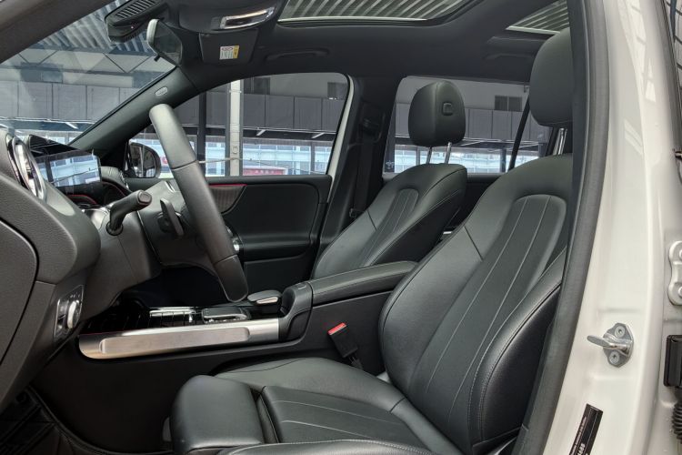 奔驰GLB 2022款 GLB 220 动感型局部细节19