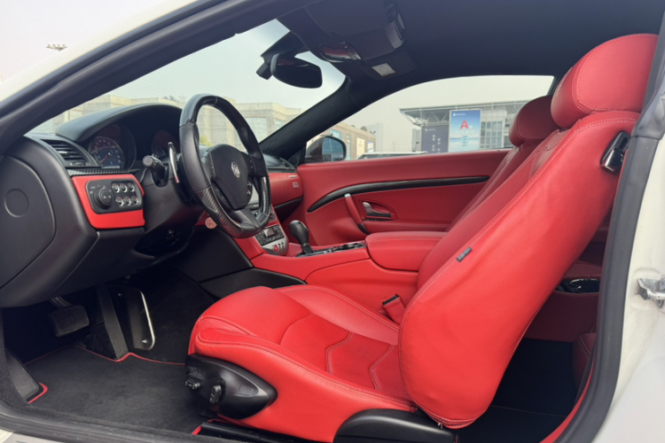 玛莎拉蒂 GranTurismo 2007款 4.2L 标准版中控内饰7011