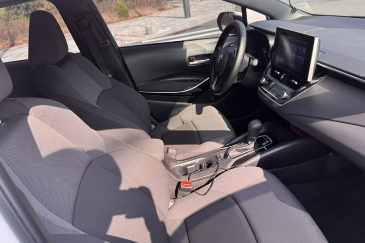 丰田 雷凌 2022款 双擎 1.8H E-CVT豪华版中控内饰7009