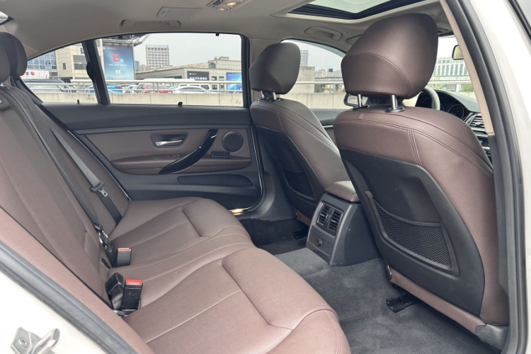 宝马3系 2019款 320Li 时尚型中控内饰7008