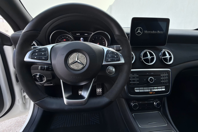 奔驰CLA 2017款 CLA 220 4MATIC 极地限量版局部细节13