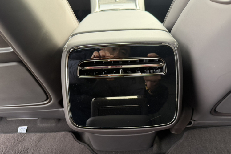 腾势Z9 2024款 1100km 四驱Ultra版局部细节9004