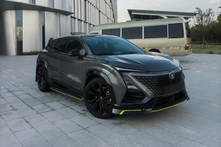 长安UNI-T 2022款 2.0T 运动版 尊贵型车身外观6012