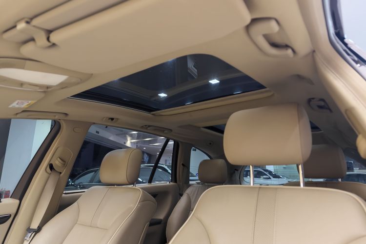 奔驰R级 2014款 R 320 4MATIC 豪华型中控内饰7005