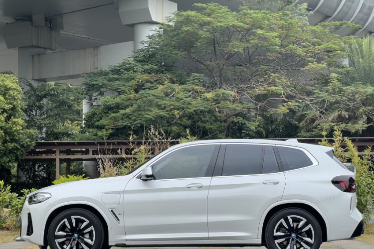 宝马iX3 2022款 改款 领先型车身外观6001