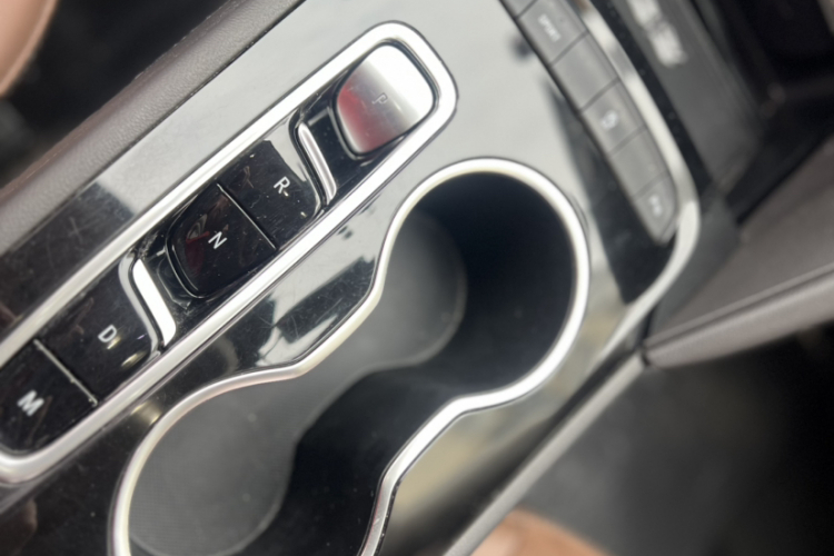 别克 君威 2023款 652T 智享型中控内饰7006