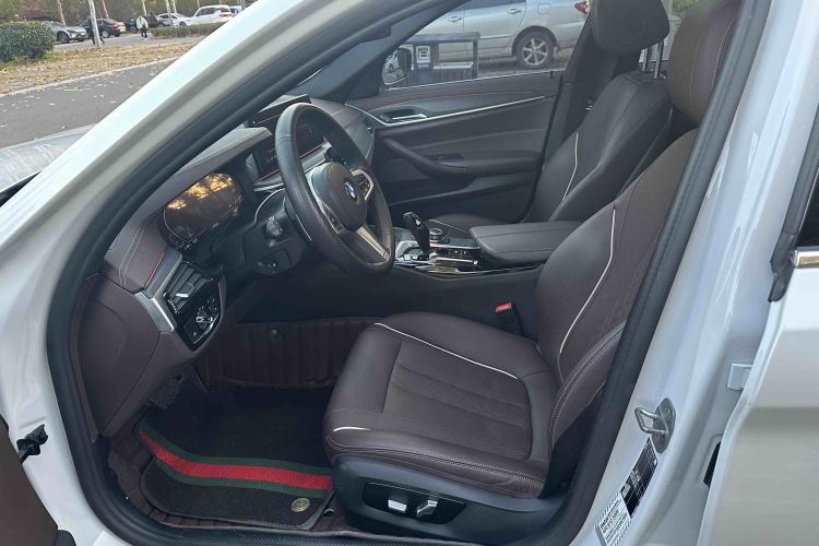 宝马5系 2022款 改款 530Li 领先型 M运动套装中控内饰7007