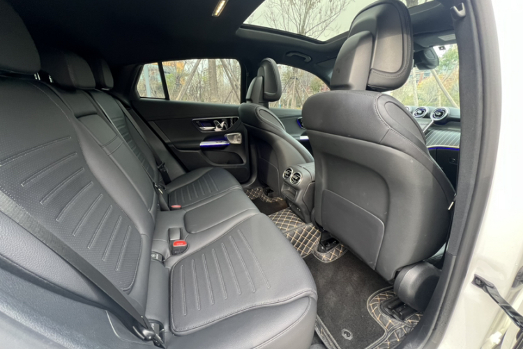 奔驰GLC轿跑 2024款 GLC 300 4MATIC 轿跑SUV中控内饰7001