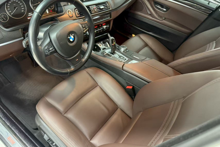 宝马5系 2014款 525Li 豪华设计套装中控内饰7003