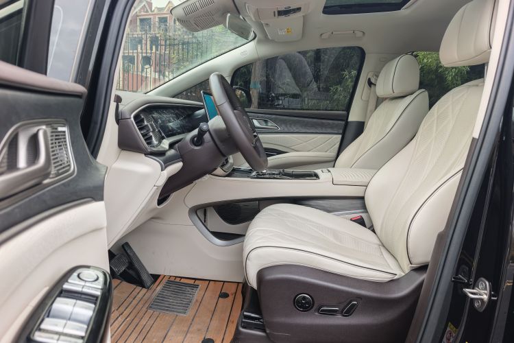 腾势D9 2024款 EV 620 尊享型中控内饰7001