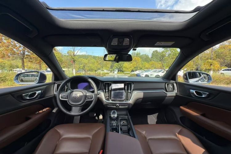 沃尔沃S60 2023款 B4 智逸豪华版中控内饰7006