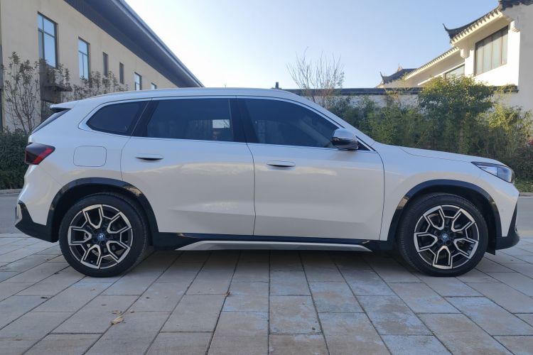 宝马iX1 2023款 xDrive30L X设计套装车身外观6003