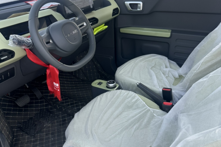 吉利银河 2024款 熊猫mini 200km 耐力熊中控内饰7002