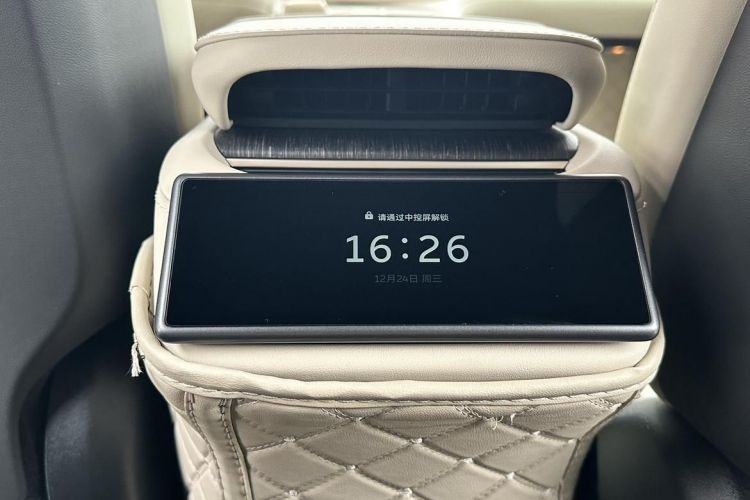 蔚来ES6 2024款 75kWh中控内饰7010