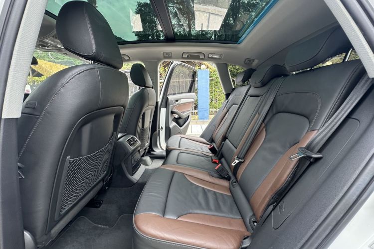 奥迪Q5 2018款 典藏版 40 TFSI 技术型中控内饰7008