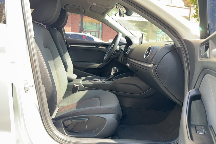 奥迪A3 2018款 30周年年型 Limousine 35 TFSI 进取型中控内饰7005