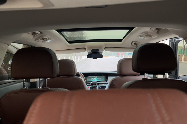 汉腾汽车 汉腾V7 2019款 1.5T 自动旗舰型 7座 国V中控内饰7012