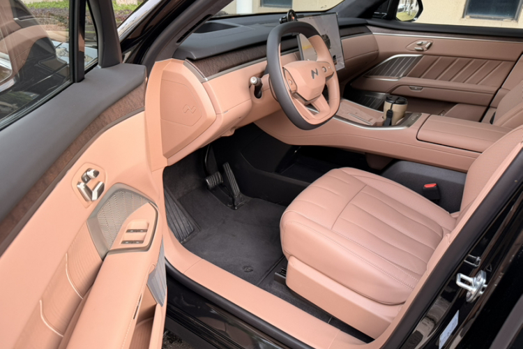 乐道L90 2025款 Max 六座版中控内饰7003