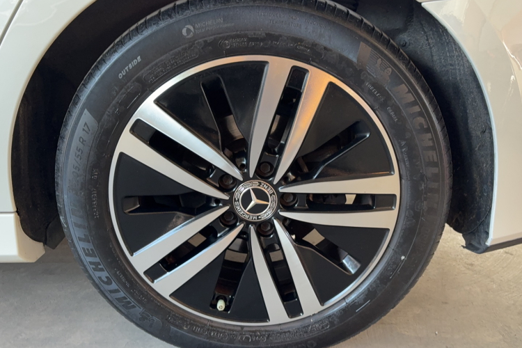 奔驰A级 2019款 A 180 L 运动轿车车身外观6001