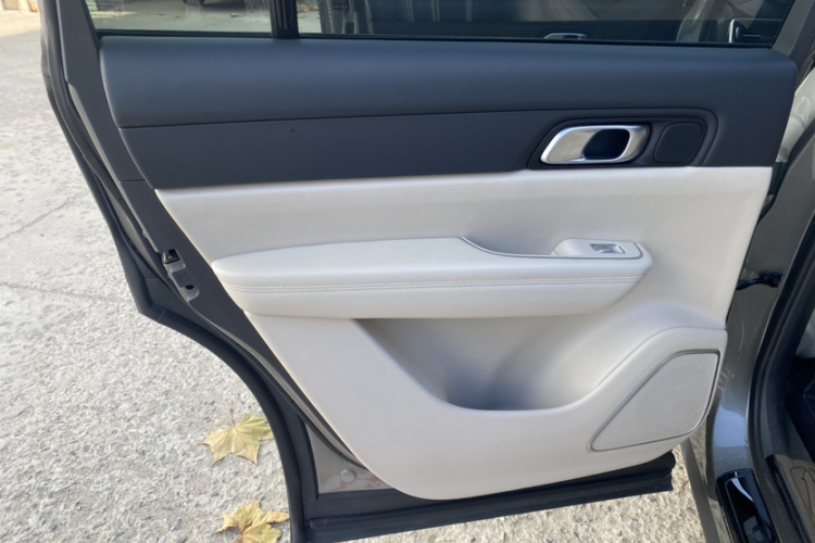 理想汽车 理想ONE 2021款 增程6座版中控内饰7008