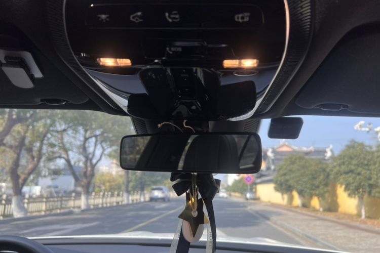 奔驰C级 2024款 C 260 L 皓夜运动版中控内饰7001