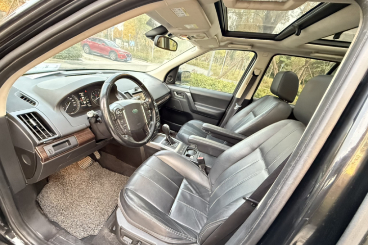 路虎 神行者2 2013款 2.0T Si4 SE汽油版中控内饰7011