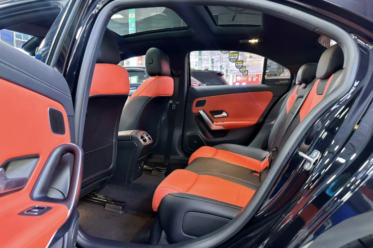 奔驰A级AMG 2024款 改款 AMG A 35 L 4MATIC中控内饰7005