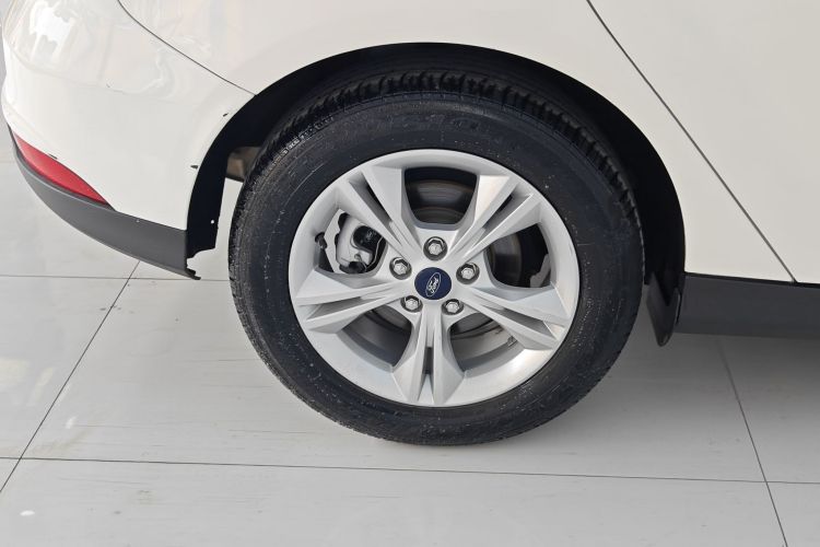 福特 福克斯 2018款 两厢经典 1.6L 自动舒适型智行版车身外观6009