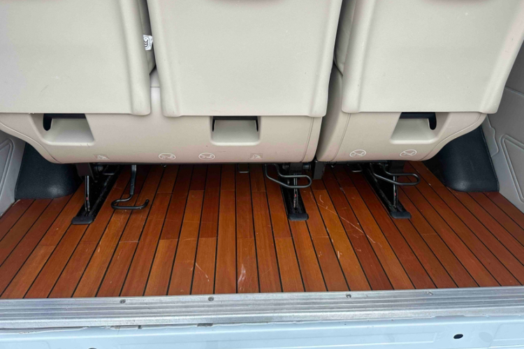 江铃福顺 2023款 2.0T 手动中轴中顶商务型9座 （非营运）中控内饰7006