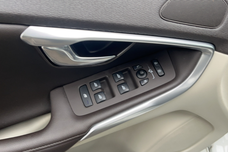 沃尔沃V40 2013款 2.0T 智雅版局部细节9002